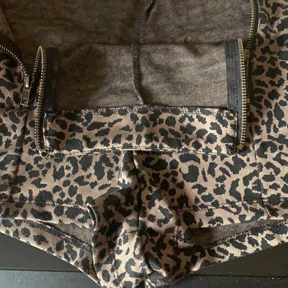 Cheetah Soft Knit sz 4 - Picture 4 of 9